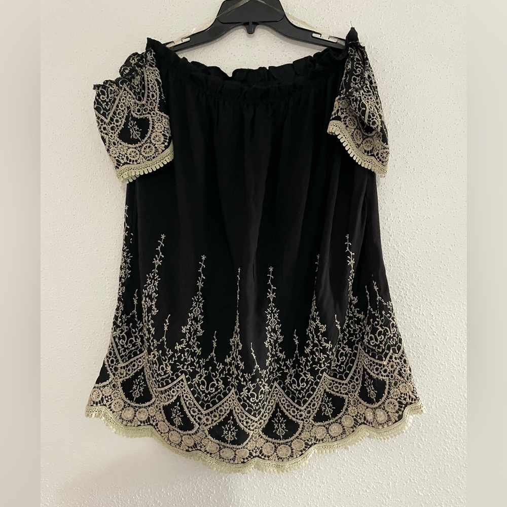 NWT Jodifl Off Shoulders Top Blouse Romantic Black With Cream Embroidery Small